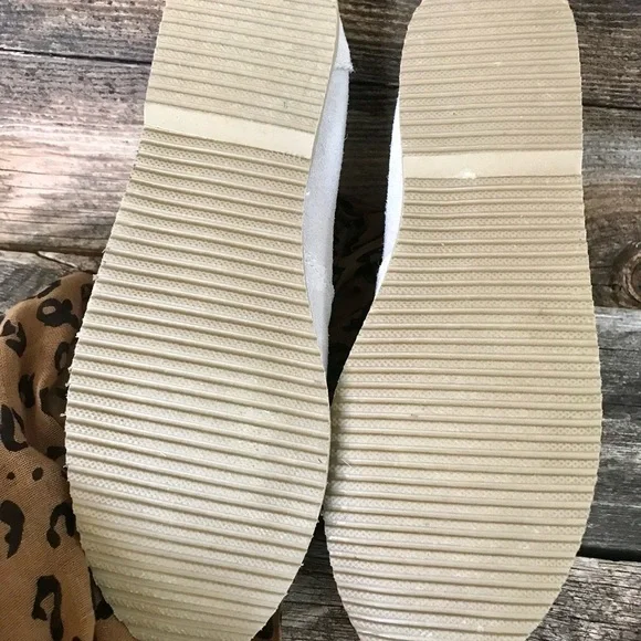 Suede BearPaws Almost a Chelsea Boot in Mushroom Brand New condition size 8 - Picture 7 of 8